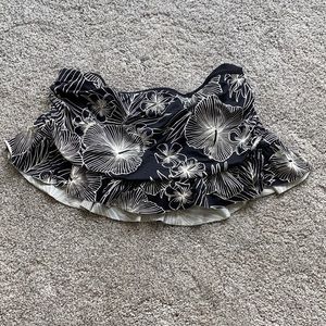 Skirted bikini bottom in black and White